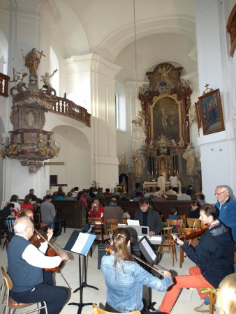 Fotografie z vystoupení  Collegium St. Michaeli z Prahy pod vedením Marka Valáška.  Koncert byl pořádán dne 1.10. 2016 od  17 hodin při příležitosti Svatomichalské poutní slavnosti s připomínkou 235 let od vysvěcení kostela.